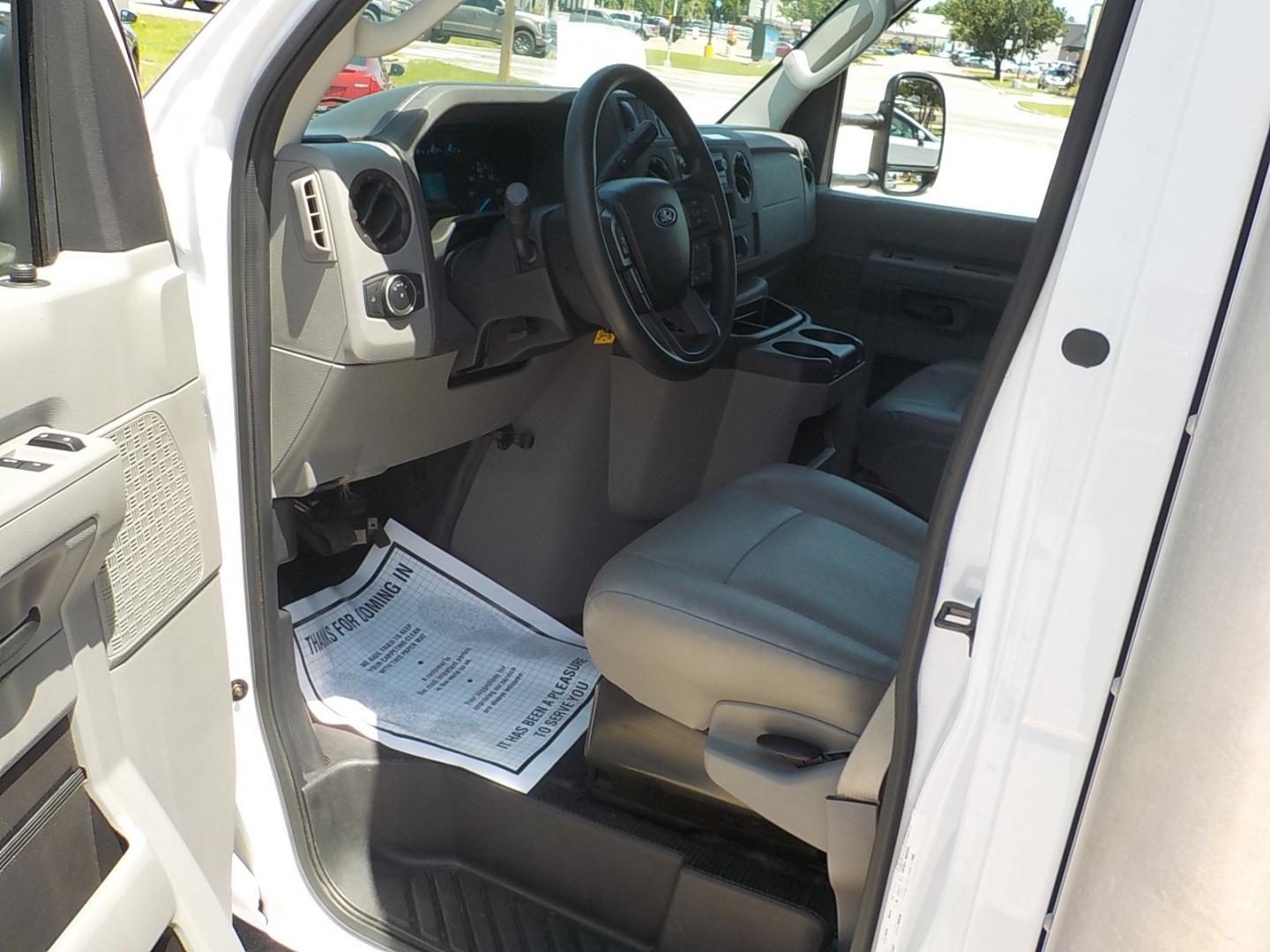 2022 White /Gray Ford Econoline (1FDWE3FK9ND) with an 7.3L V8 engine, AUTOMATIC transmission, located at 1617 W Church Street, Livingston, TX, 77351, (936) 327-3600, 30.710995, -94.951157 - LOW MILES!! If you're looking for a box van don't pass on this one!! It is ready for the BIG JOB!! This one is nice! - Photo#7